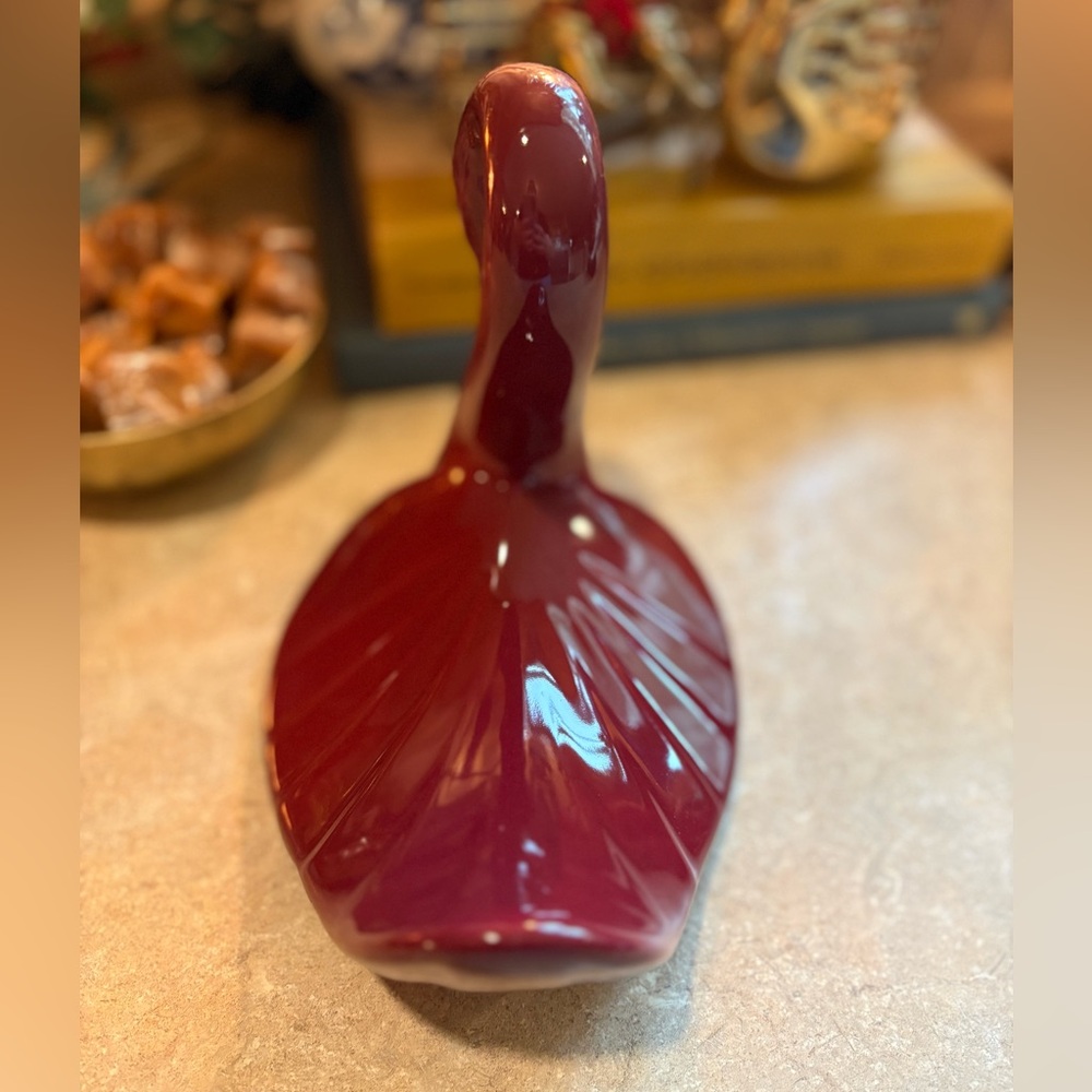 Vintage 1981 Maroon Swan Andre Richards Bathroom Décor Hand Towel Holder Ceramic - Picture 2 of 8
